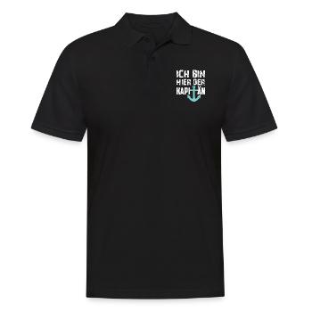 ICH BIN HIER DER KAPITÄN - Männer Poloshirt - Schwarz - Vorne - Kai (181cm)