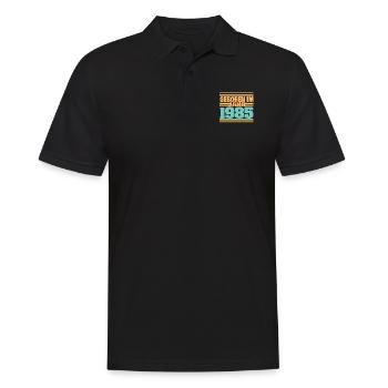 1985 - Männer Poloshirt - Schwarz - Vorne - Kai (181cm)