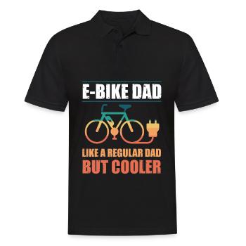 E Bike Dad wie ein normaler Papa, aber cooler - Männer Poloshirt - Schwarz - Vorne - Kai (181cm)