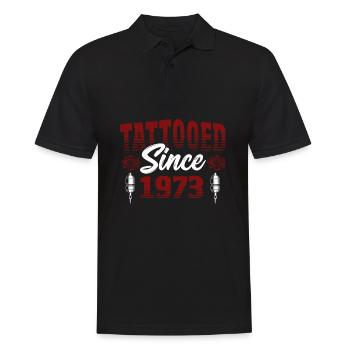 Tatoué depuis 1973 Thème Rose Rouge - Polo Homme - noir - Devant - Kai (181cm)