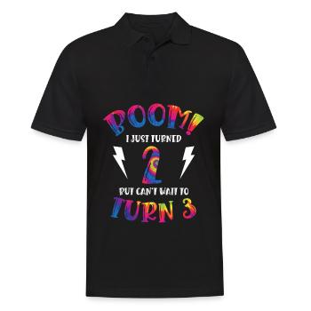 Boom Je viens d’avoir 2 ans mais j’ai hâte d’avoir 3 ans - Polo Homme - noir - Devant - Kai (181cm)