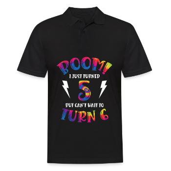 Boom I Just Turned 5 But Can Not Wait To Turn 6 | - Männer Poloshirt - Schwarz - Vorne - Kai (181cm)