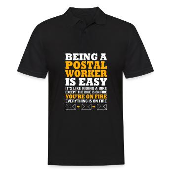 Postbote - Männer Poloshirt - Schwarz - Vorne - Kai (181cm)
