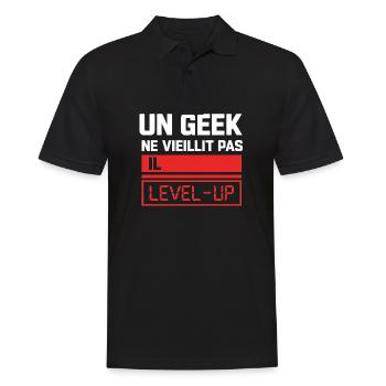Ein Geek wird nicht alt, er steigt auf - Männer Poloshirt - Schwarz - Vorne - Kai (181cm)