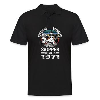 Never Underestimate Skipper born in 1971 - Männer Poloshirt - Schwarz - Vorne - Kai (181cm)
