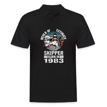 Never Underestimate Skipper born in 1983 - Männer Poloshirt - Schwarz - Vorne - Kai (181cm)