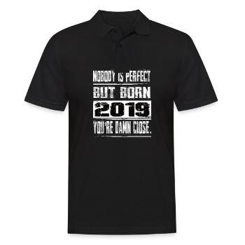 Niemand Is Perfekt Aber geboren 2019 Geburtstag - Männer Poloshirt - Schwarz - Vorne - Kai (181cm)