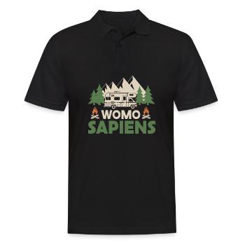 Womo Sapiens - Männer Poloshirt - Schwarz - Vorne - Kai (181cm)