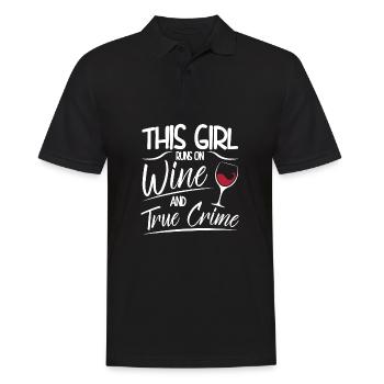 This Girl runs on Wine and True Crime Funny Saying - Männer Poloshirt - Schwarz - Vorne - Kai (181cm)