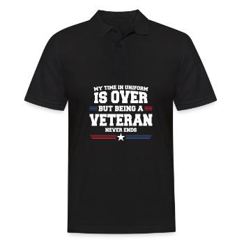 Meine Zeit in Uniform ist vorbei, aber ein Veteran zu sein, Nev - Männer Poloshirt - Schwarz - Vorne - Kai (181cm)