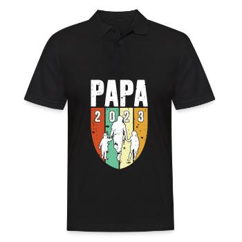 PAPA SEIT 2023 - Männer Poloshirt - Schwarz - Vorne - Kai (181cm)
