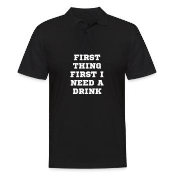 Das erste was ich brauche ist ein Getränk - Männer Poloshirt - Schwarz - Vorne - Kai (181cm)