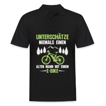 Unterschätze niemals einen alten Mann mit E-Bike - Männer Poloshirt - Schwarz - Vorne - Kai (181cm)