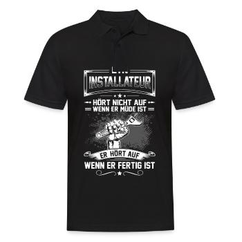 Installateur Hört Nicht Auf Wenn Er Müde Ist - Männer Poloshirt - Schwarz - Vorne - Kai (181cm)