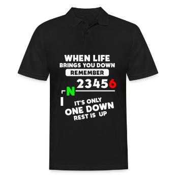 Wenn das Leben dich nach unten bringt, gibt es nur - Männer Poloshirt - Schwarz - Vorne - Kai (181cm)