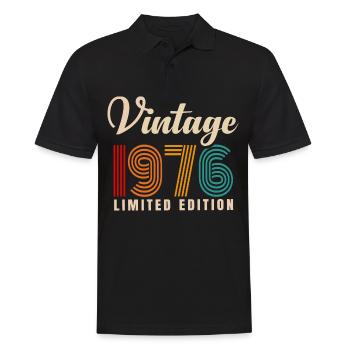 JAHRGANG 1976. 45. GEBURTSTAG - Männer Poloshirt - Schwarz - Vorne - Kai (181cm)