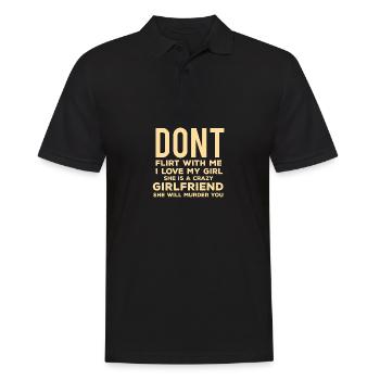 Bedrückt flirte nicht mit mir, meine Freundin - Männer Poloshirt - Schwarz - Vorne - Kai (181cm)