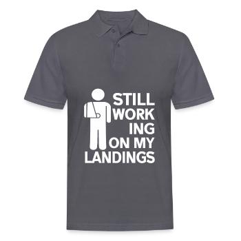 Ich arbeite noch an meiner Landung - Männer Poloshirt - Anthrazit - Vorne - Nico (186cm)