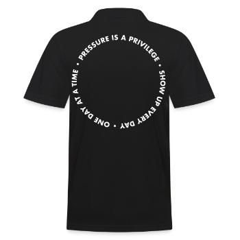 Druck ist Privileg: Jeden Tag - Männer Poloshirt - Schwarz - Hinten - Kai (181cm)