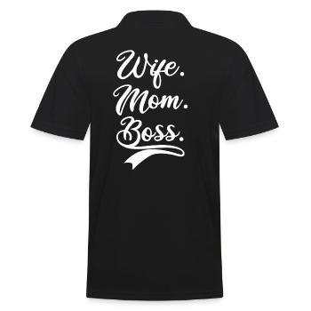 WIFE MOM BOSS - Männer Poloshirt - Schwarz - Hinten - Kai (181cm)