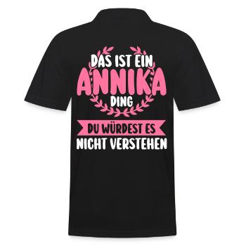 Annika - Männer Poloshirt - Schwarz - Hinten - Kai (181cm)