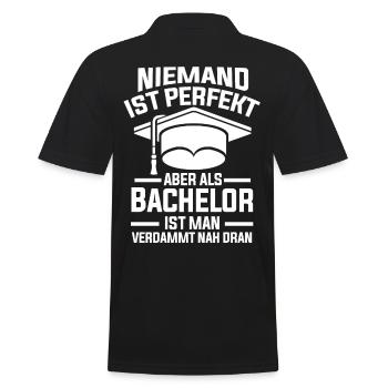 Uni Universität Bachelorabschluss Bachelor Bachelo - Männer Poloshirt - Schwarz - Hinten - Kai (181cm)