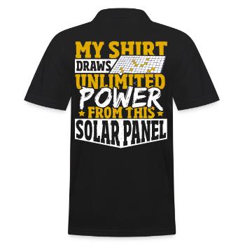 My Shirt Draws Unlimited Power From This Solar - Männer Poloshirt - Schwarz - Hinten - Kai (181cm)