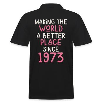 Making the World a better place since 1973 - Männer Poloshirt - Schwarz - Hinten - Kai (181cm)