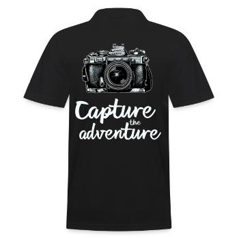 Capture The Adventure Fotografie Motiv - Männer Poloshirt - Schwarz - Hinten - Kai (181cm)