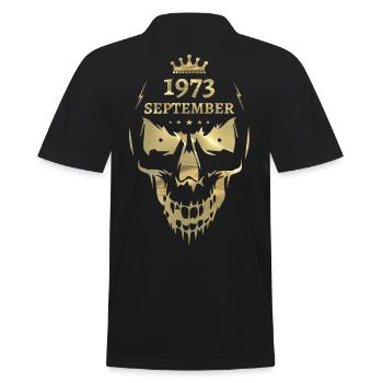 September 1973 Totenkopf Gold - Männer Poloshirt - Schwarz - Hinten - Kai (181cm)