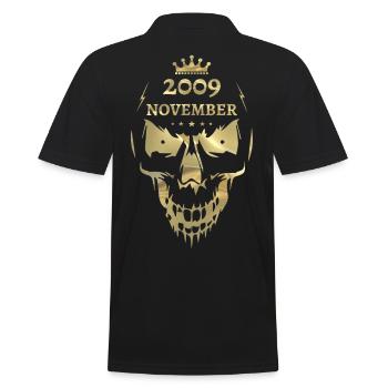 November 2009 Totenkopf Gold - Männer Poloshirt - Schwarz - Hinten - Kai (181cm)