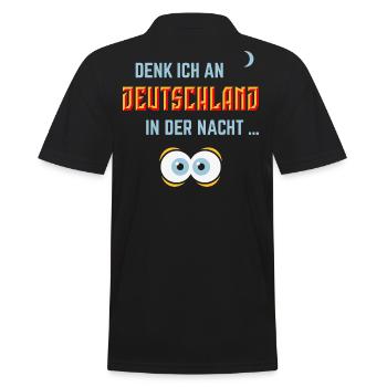 Denk Ich An Deutschland in der Nacht … (4C) - Männer Poloshirt - Schwarz - Hinten - Kai (181cm)