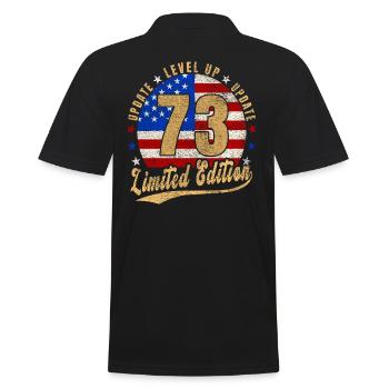 Update Level Up 73 Jahre Limited Edition USA - Männer Poloshirt - Schwarz - Hinten - Kai (181cm)