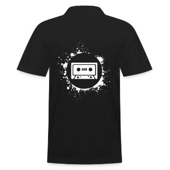 Kassette - Männer Poloshirt - Schwarz - Hinten - Kai (181cm)