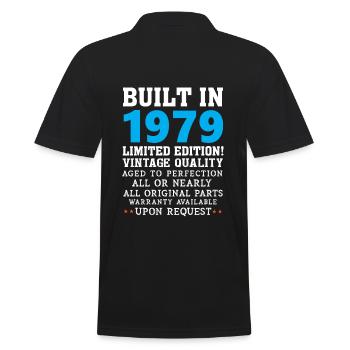 Erbaut im Jahre 1979 - Built in 1979 - Männer Poloshirt - Schwarz - Hinten - Kai (181cm)