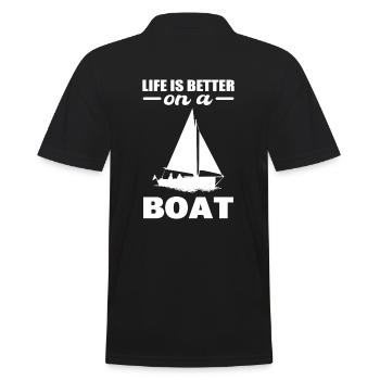 Life Is Better On A Boat Kommandant - Männer Poloshirt - Schwarz - Hinten - Kai (181cm)