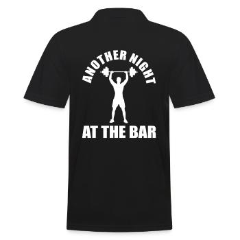 Another Night At The Bar - Männer Poloshirt - Schwarz - Hinten - Kai (181cm)