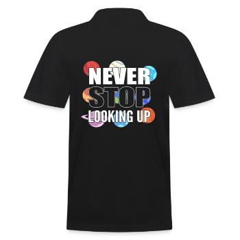 Never Stop Looking Up Astronom - Männer Poloshirt - Schwarz - Hinten - Kai (181cm)