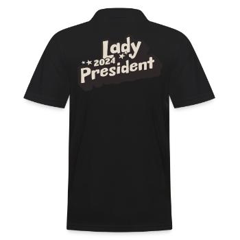Lady President 2024: Kamala Harris Leading 2024 - Männer Poloshirt - Schwarz - Hinten - Kai (181cm)