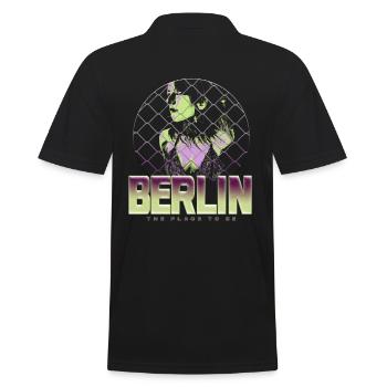 Berlin the place to be tshirt frau techno - Männer Poloshirt - Schwarz - Hinten - Kai (181cm)
