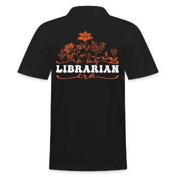 In My Librarian Era Blumenmotiv - Männer Poloshirt - Schwarz - Hinten - Kai (181cm)