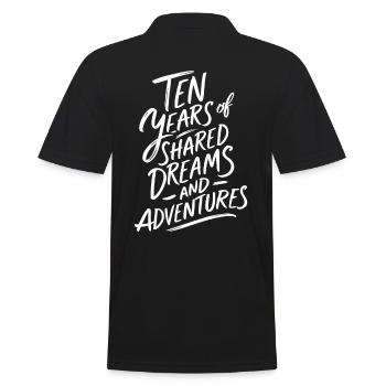 Zehn Jahre Geteilter Träume Und Abenteuer - 10. - Männer Poloshirt - Schwarz - Hinten - Kai (181cm)