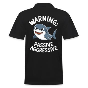 Vorsicht: Passiv-Aggressiv Hai Illustration - Männer Poloshirt - Schwarz - Hinten - Kai (181cm)