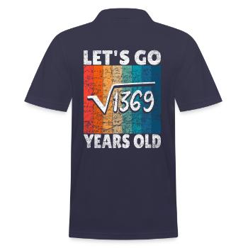 37e anniversaire - la racine de 1369 = 37 ans - Polo Homme - bleu marine - Dos - Kai (181cm)