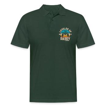 Promu au rang de Papa 2025 - Polo Homme - vert sapin - Devant - Nico (186cm)