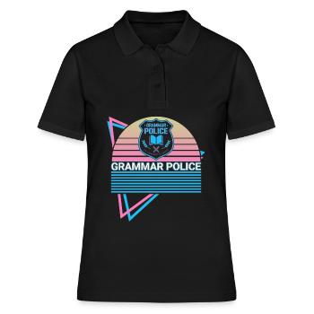 Grammaire Police Rétro - Polo Femme - noir - Devant - Ailine (174cm)