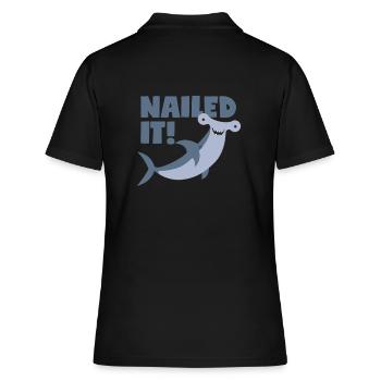 Hammerhai Wortwitz: "Nailed It!" - Frauen Polo Shirt - Schwarz - Hinten - Ailine (174cm)