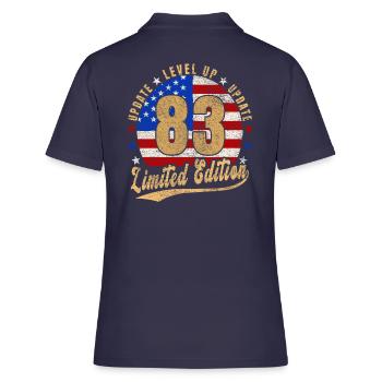 Mise à jour Level Up 83 Years Limited Edition USA - Polo Femme - bleu marine - Dos - Ailine (174cm)