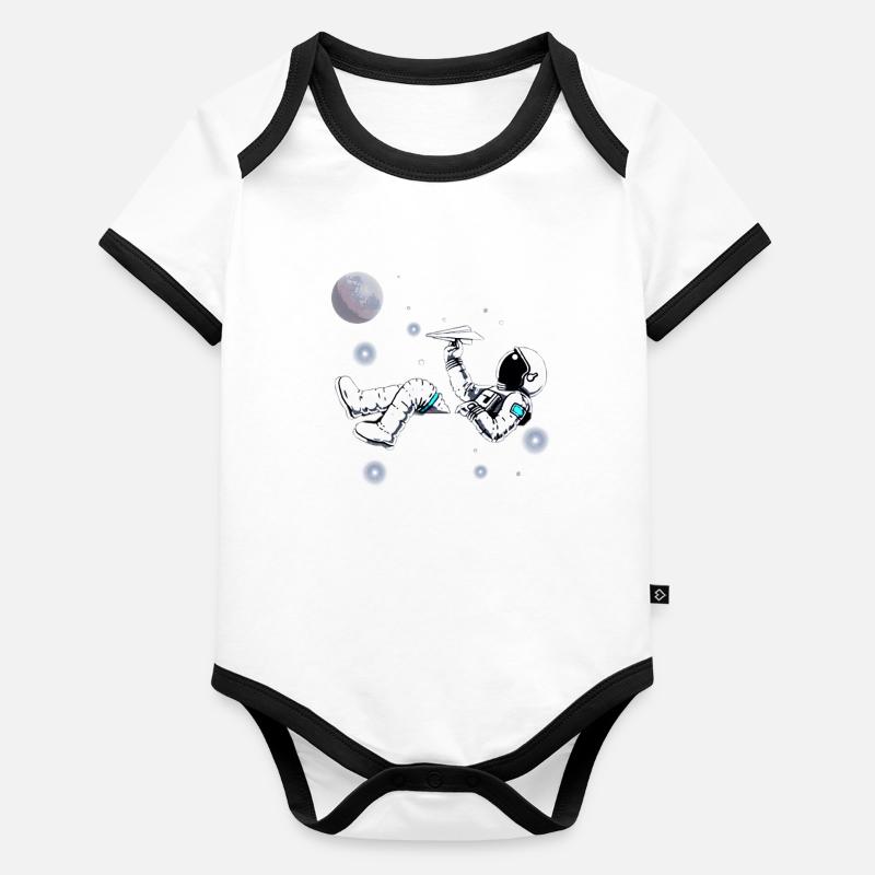 Astronaut. Astronaut spielt. Papierflieger Baby Bio-Kurzarm-Kontrastbody
