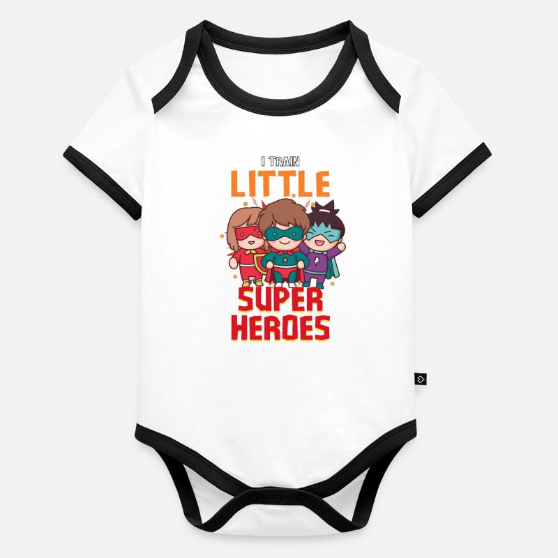 Une enseignante de maternelle élève des petits super-héros Body Bébé bio contrasté manches courtes